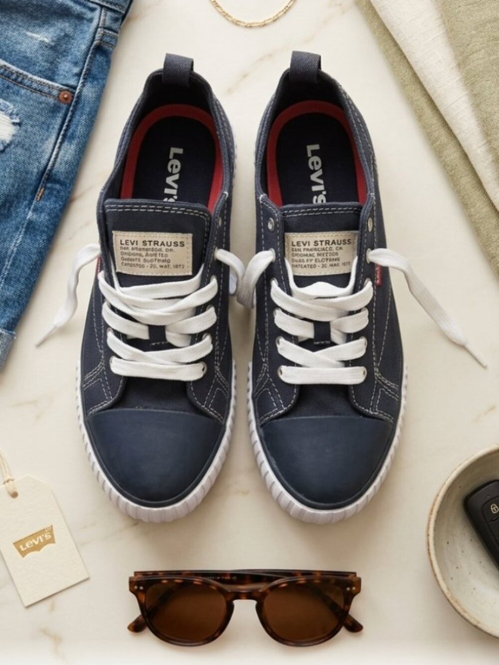 Levi's Women's Anika Canvas Sneakers Sz 8.5 NEW